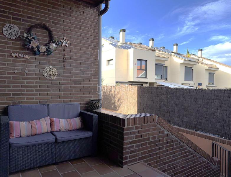 Foto 02d9c3a3-d894-4eec-80b2-1e05b9fb8c2d. Casa aparellada amb calefacció aparcament piscina a Rozas de Madrid (Las)