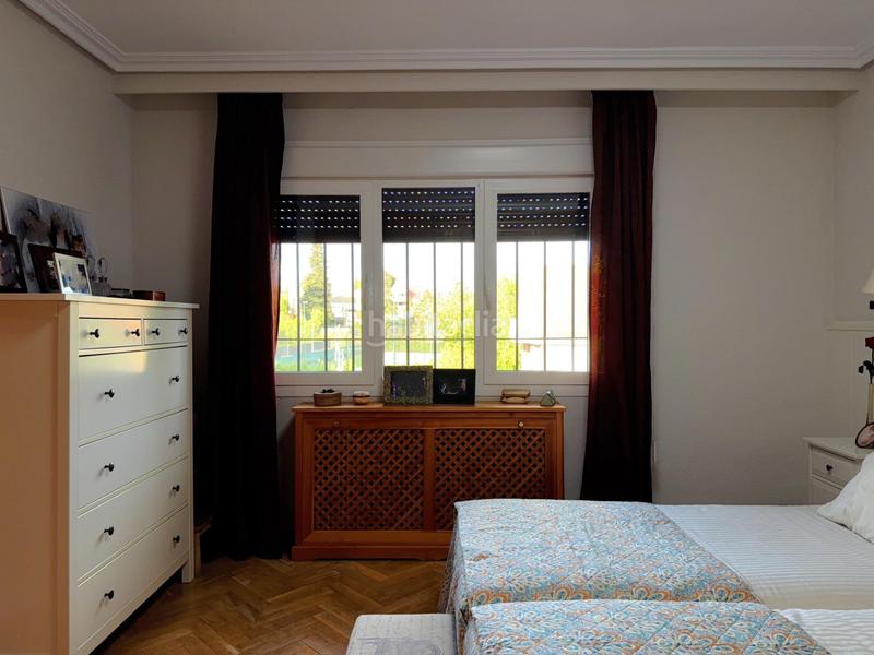 Foto 4239a86b-ebe0-4ea7-832c-886f036f4b16. Casa aparellada amb calefacció aparcament piscina a Rozas de Madrid (Las)