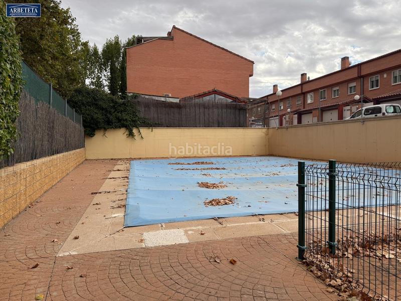 Foto d1047b4f-96b5-47f4-9020-934c82bdd757. Casa adossada amb calefacció aparcament piscina a Guadalajara
