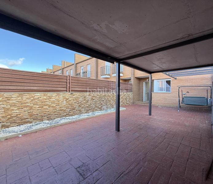 Foto 8525cf96-99f9-4f1a-b1fa-77c8b2a847e4. Casa a schiera con riscaldamento parcheggio in Yebes - pueblo Yebes