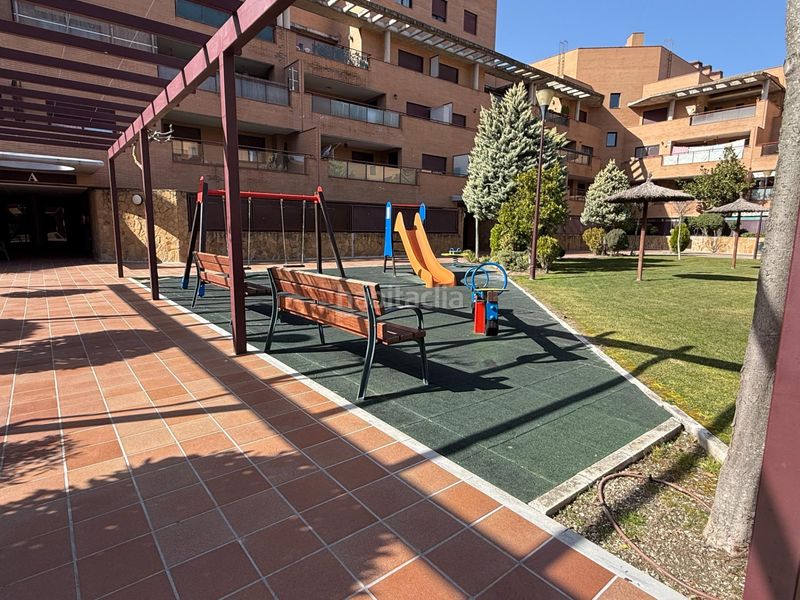 Foto 1f2ed41e-a19d-4229-b639-99d2965b7222. Pis amb calefacció aparcament piscina a Yebes - valdeluz Yebes