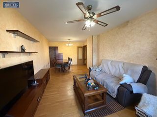 Pis a Las Lomas-Salinera-La Muñeca. Inmobiliaria arbeteta vende piso de 3 habitaciones en la zona de