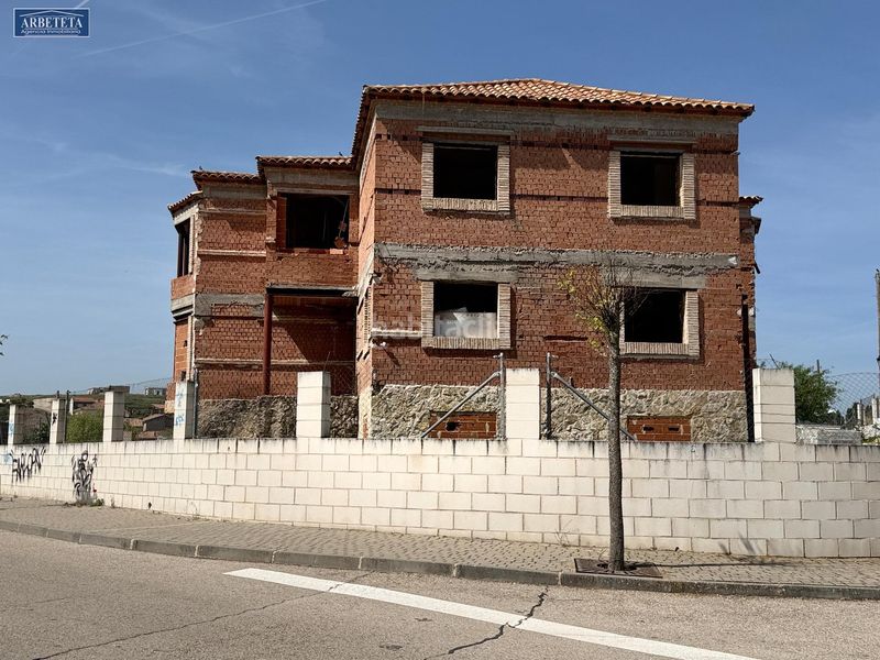 Foto 22f8e024-7a3c-4b07-b980-e1c1b8fee3af. Casa adossada amb aparcament a Yebes - pueblo Yebes