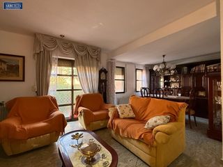 Chalet  Calle roncesvalles. Inmobiliaria arbeteta vende chalet en zona balconcillo, guadalaj