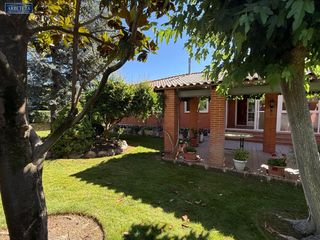 Maison jumelée à Chiloeches. Agencia inmobiliaria arbeteta, vende chalet de una planta zona l