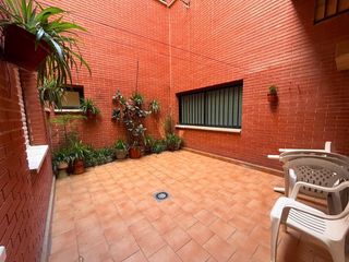Rent Flat in Plan Sur-Amistad. Vivienda de 3 dormitorios con terraza y patio en el centro de gu