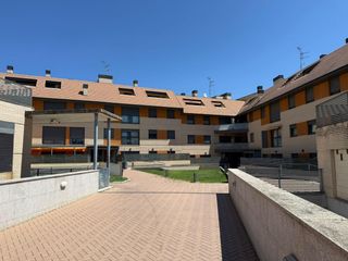 Flat in Yunquera de Henares. Magnífico apartamento de 1 dormitorio en urbanización con piscin