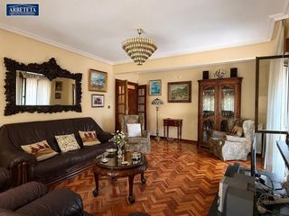 Piso en San Roque-Concordia-Adoratrices. Inmobiliaria arbeteta vende piso de cuatro habiataciones en zona