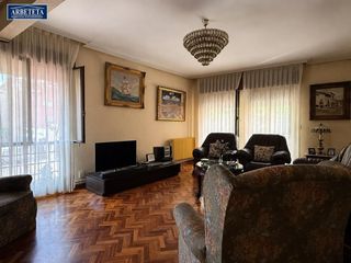 Piso en San Roque-Concordia-Adoratrices. Inmobiliaria arbeteta vende piso de cuatro habiataciones en zona