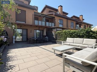 Casa a schiera in Yebes - Valdeluz. Inmobiliaria arbeteta vende chalet en valdeluz
