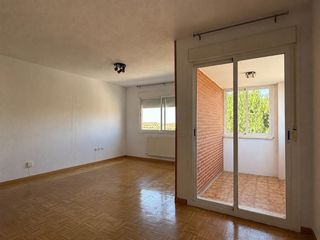 Affitto Appartamento in Las Lomas-Salinera-La Muñeca. Inmobiliaria arbeteta alquila piso de tres habitaciones en guada