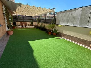 Piso en Las Cañas. Exclusiva vivienda con un patio que marca la diferencia