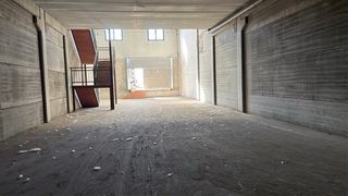 Miete Fabrikhalle in Estación-Manantiales. Nave industrial versátil de 372 m2 en el principal eje empresari