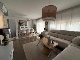 Affitto Casa in Los Valles-Sanz Vazquez-El Fuerte. Magnífica casa familiar con piscina comunitaria en los valles
