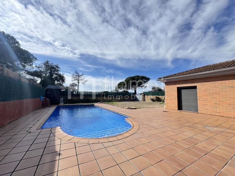 Foto 65339a34-1db8-4bca-82b6-68f4e3be118a. Casa amb piscina a Caldes de Malavella