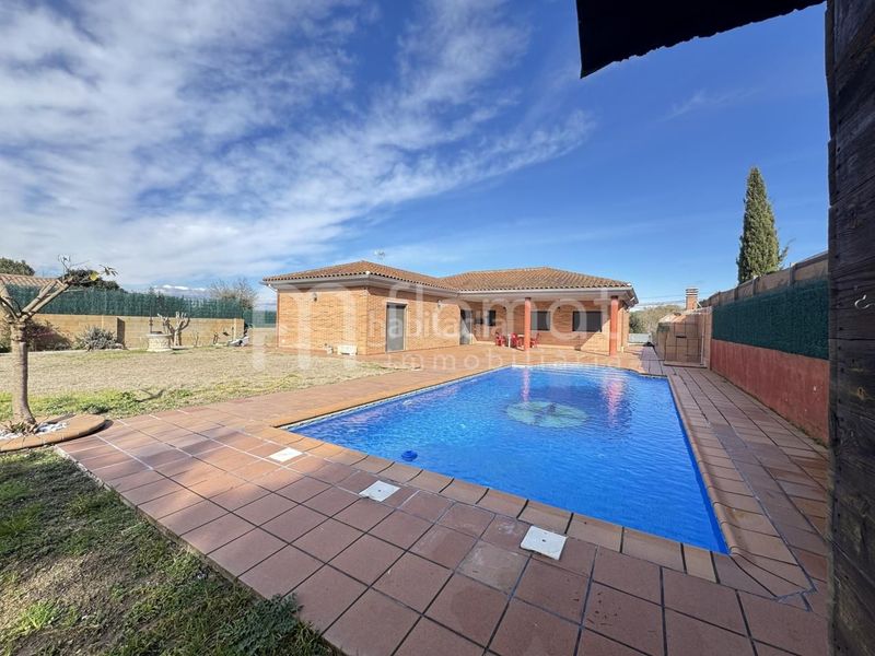 Foto a2bd3488-4791-47fa-b244-73f919b588a5. Casa amb piscina a Caldes de Malavella