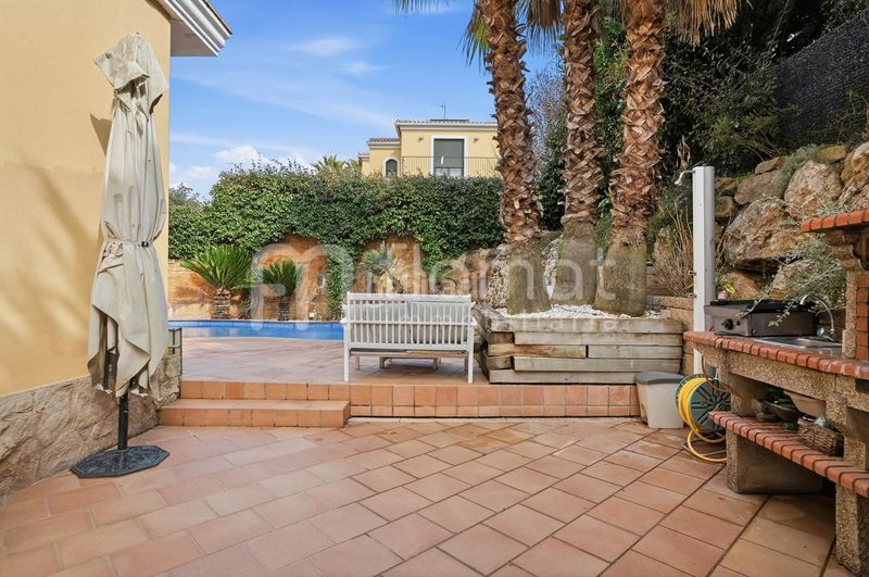 Foto 2dad9956-3959-41d0-9c3d-232a583b3f01. Casa amb piscina a Sant Julià de Ramis