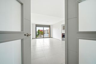 Etagenwohnung  Carrer dels metges. Piso de cuatro habitaciones con balcón en st. feliu