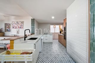 Appartement à Calle compositor joaquim serra 7. Amplio piso de tres habitaciones