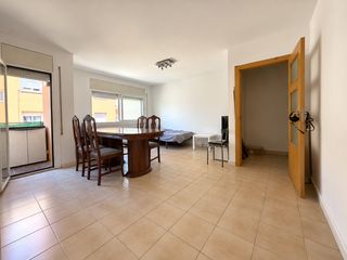 Flat  Calle costa brava. Piso de 4 habitaciones y dos baños