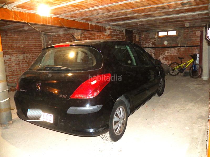 Foto f14513b1-e6a6-47eb-b55a-581c41263c1f. Autoparkplatz in calle santa maría 16 in Miraflores de la Sierra