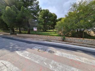 Terreny residencial a Montornés-Las Palmas-El Refugio. Parcela en el centro de la urbanización