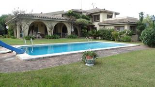 Chalet in El Grao. Estupenda villa individual, zona golf