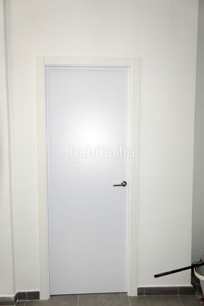 Foto 44469bc3-9e60-4ebd-98e9-f814fa22f8c6. Local comercial a Plaza Illes Columbretes Castellón de la Plana