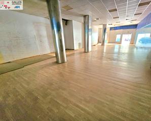 Lloguer Local Comercial a Avenida de Valencia - Avenida de Casalduch. Local comercial muy amplio en zona avenida almazora