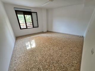 Planta baixa  Avenida de casalduch. Despacho con gran potencial de cambio de uso a vivienda