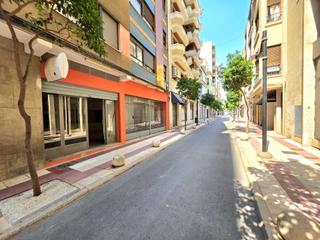 Location Local commercial  Calle de navarra. Oportunidad de alquiler local comercial en el corazón de castell