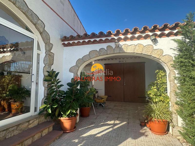 Foto 2ca3d93f-20df-4631-84c3-bb114c5a5d82. Xalet amb aparcament piscina a Centre Miami Platja