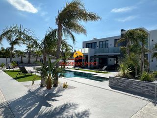 Chalet in Les Tres Cales