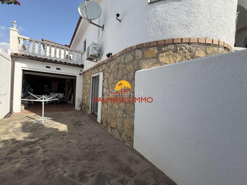 Foto 1a7cf25b-8b04-45e1-824a-6821f07fe7b9. Chalet mit parking in Platja de Mont-roig Mont-roig del Camp