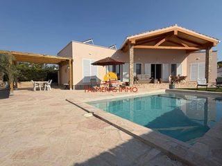 Chalet in Les Tres Cales