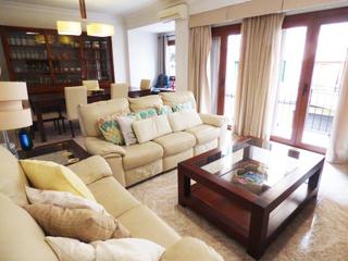 Flat in Bons Aires. Blanquerna. espacioso y reformado piso 1 con ascensor.