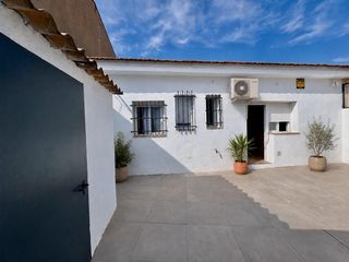 Affitto Casa a schiera  Calle miguel hernández. Casa adosada con patio aire acondicionado