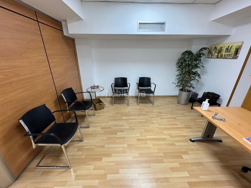 Foto c0953d33-8c8e-4cb7-b423-0561d7e59e80. Local comercial a La Roqueta Valencia