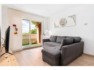 Appartement dans El Barato. Piso en venta en vilassar de mar con plaza de garaje en el mismo