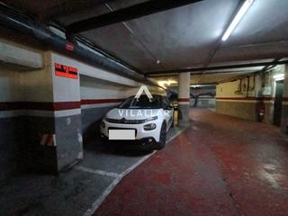 Aparcament cotxe a Cardenal vives i tut 41. Parking en venta en sarri08034