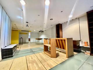 Lloguer Local Comercial  Carrer de na maria pla. Local en alquiler y venta en el centro