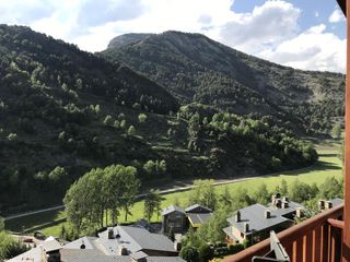 Pis  Urbanitzaci� bellmont. Exclusividad y calidez en la massana