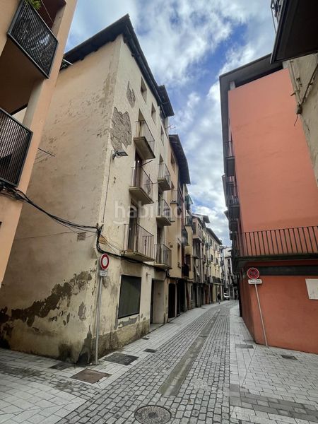 Foto b9f24f0c-9f51-4ba1-bd38-eedb2841e471. Edificio in Seu d´Urgell (La)