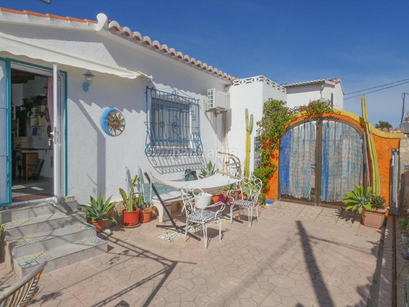 Foto a01a2abf-ad15-4abf-99d4-c657f047b201. Casa chalet independiente a 200m de la playa en els poblets ideal inversión turísticapresentamos este encantador chalet independiente en Poblets (els)