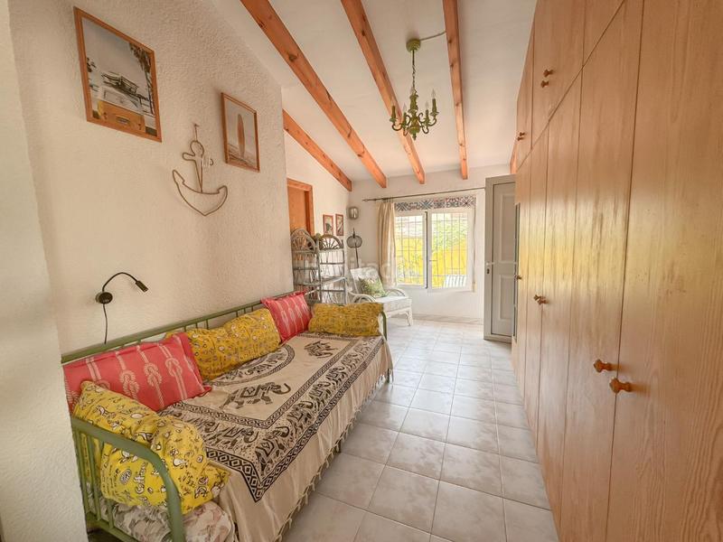 Foto dcbcdcf3-380a-47fe-bf41-4875f5b92c0c. Casa chalet independiente a 200m de la playa en els poblets ideal inversión turísticapresentamos este encantador chalet independiente en Poblets (els)