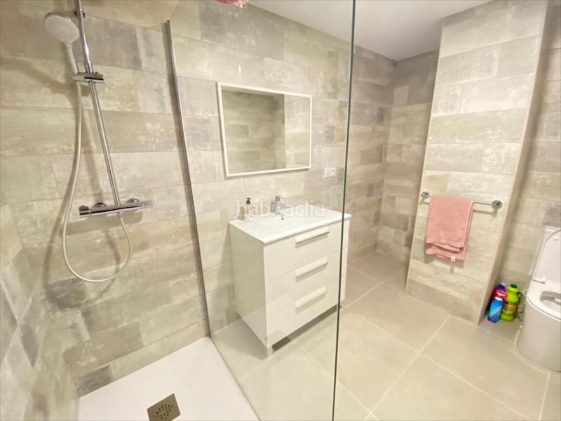Foto 029d7486-13f8-4a07-b24f-517812e4c9f7. Piso apartamento de estilo contemporáneo completamente reformado en una primera planta con ascensor en el casco urbano del pueblo de já en Xàbia
