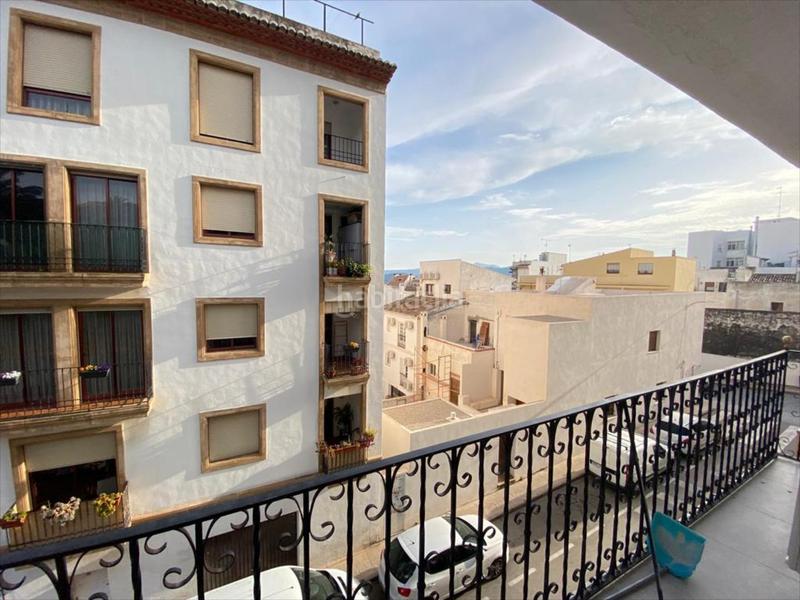 Foto c23cc31d-b648-43f1-9f61-a1f3c8a0a1df. Piso apartamento de estilo contemporáneo completamente reformado en una primera planta con ascensor en el casco urbano del pueblo de já en Xàbia