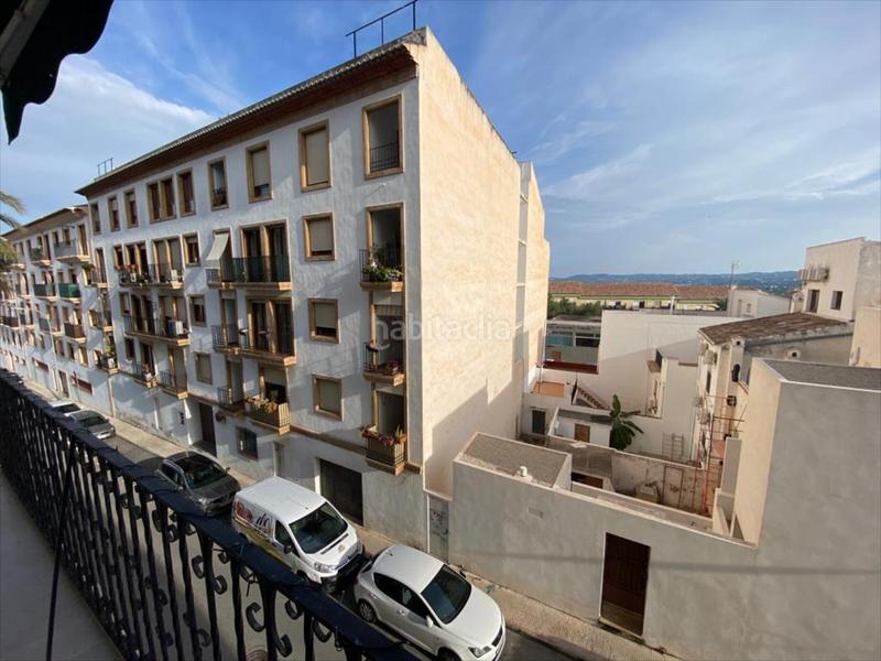 Foto e76bf105-f035-4b7f-b8c4-2423e1eac084. Piso apartamento de estilo contemporáneo completamente reformado en una primera planta con ascensor en el casco urbano del pueblo de já en Xàbia