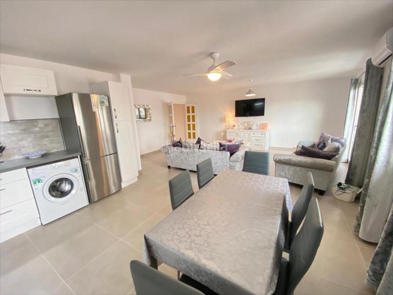 Foto ee762ca3-33ab-4ce4-b341-a7dd77d2382a. Piso apartamento de estilo contemporáneo completamente reformado en una primera planta con ascensor en el casco urbano del pueblo de já en Xàbia