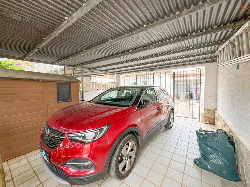 Foto 0328d5f8-6626-440d-a334-d7a25a9cd88f. Casa adosada encantador chalet pareado en urbanización con piscina comunitaria a un paso del casco urbano.bienvenido a tu nuevo hogar! este her en Dénia